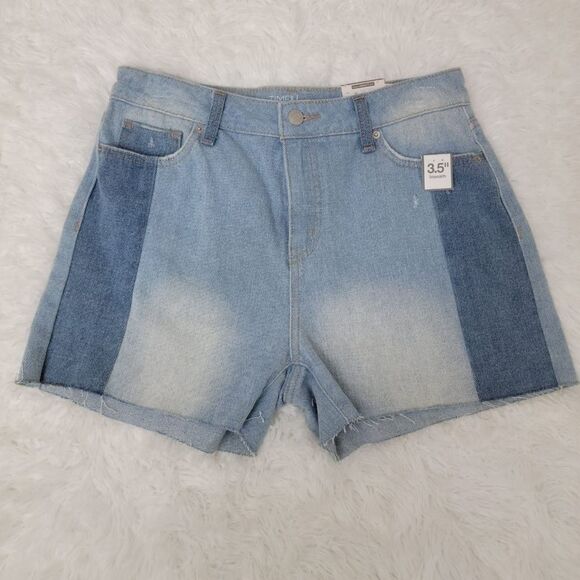 Time and Tru Denim Relaxed Fit High-Rise Patched Jean Short Light Wash - Picture 1 of 9